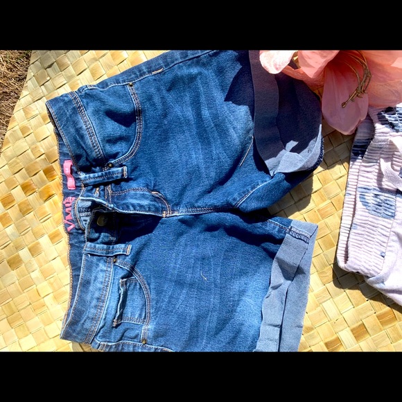 Lot of three little girls’ denim shorts - 10L - Picture 4 of 10
